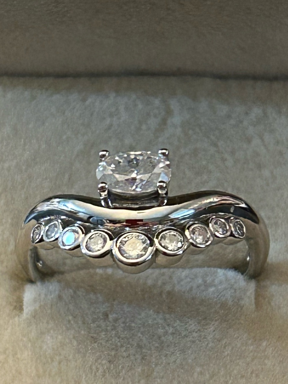 Modern 2.00CTW Moissanite 💎 Oval Solitaire & Round Accent Ring 💍 925 SSilver